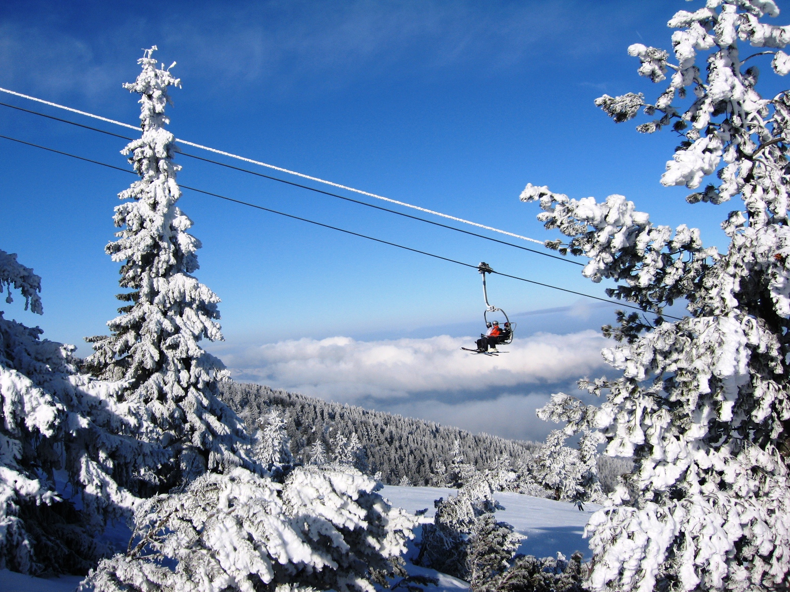 Visit the lovely resort of Borovets and experience an unforgettable ski ...